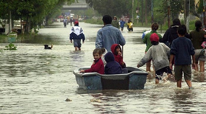 Las inundaciones en nuestra provincia requieren siempre de personal especializado.