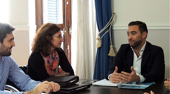 El ministro de Gobierno y Justicia, Mauro Urribarri y la decana de la Facultad, Laura Salazar.