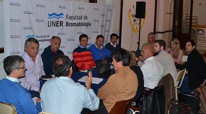 El Rector y los decanos en la reunión en Bromatología.