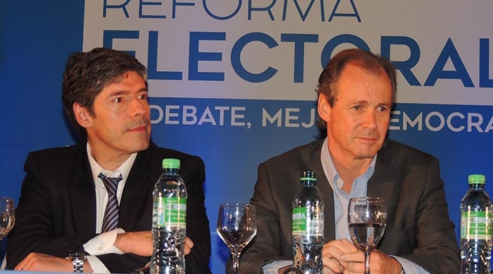 El gobernador Gustavo Bordet y el legislador Juan Manuel Abal Medina.